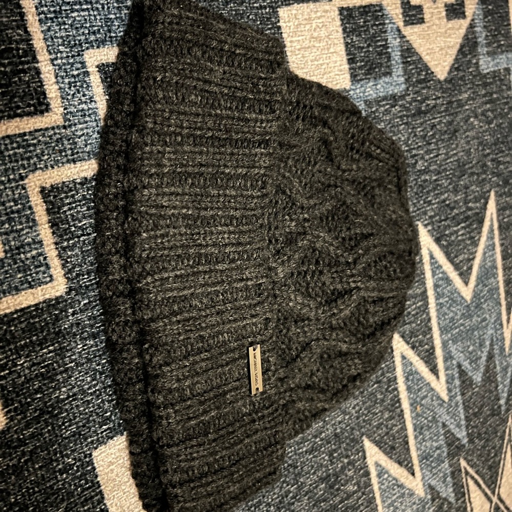 Women’s dark grey Cable Knit beanie